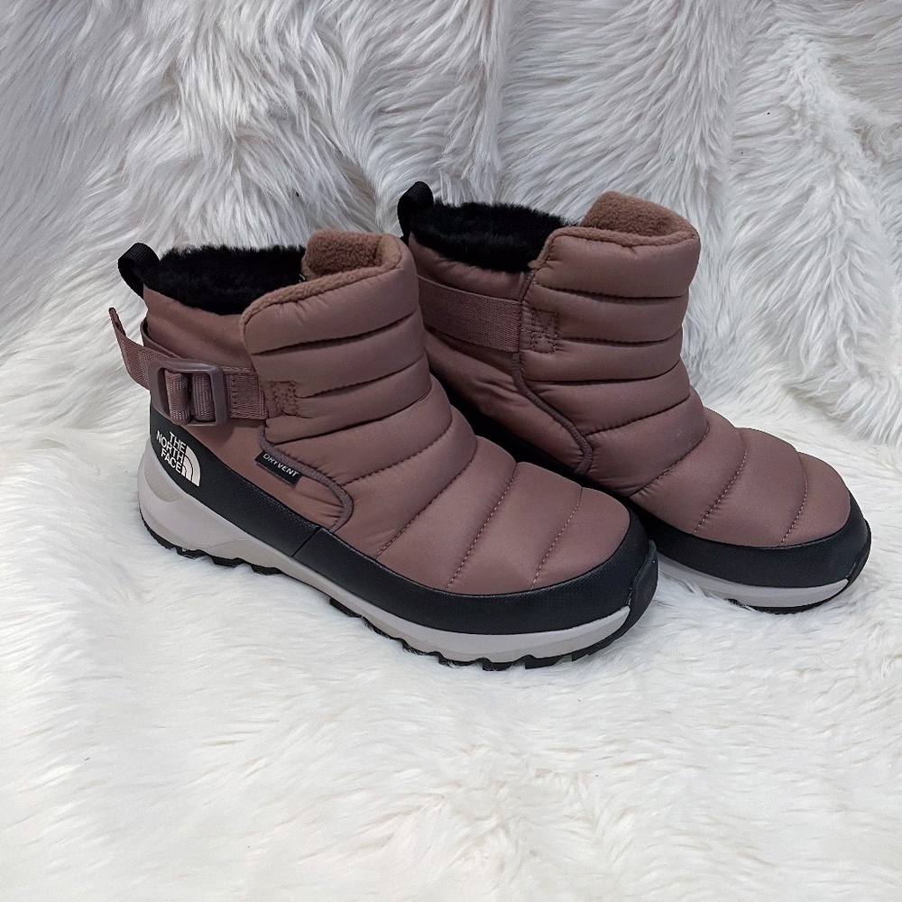 Northface ThermoBall Waterproof Bootie (Women 7)